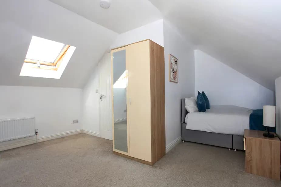 Self-contained studio in central Peterborough, image 2