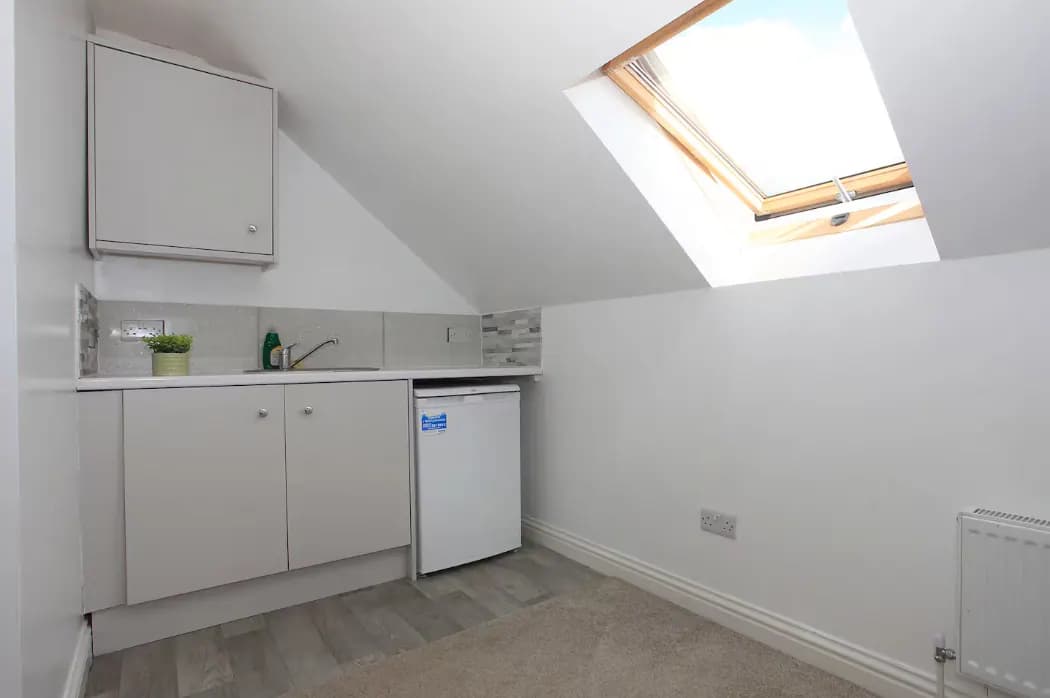 Self-contained studio in central Peterborough, image 5