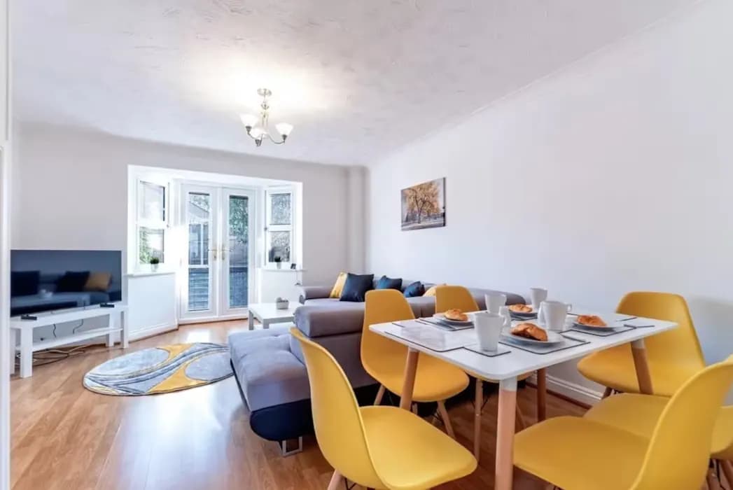Four-bedroom furnished home in Fletton, image 5