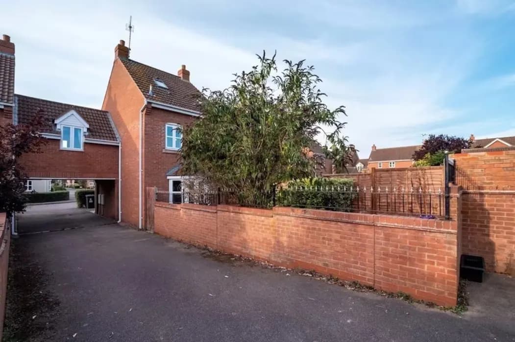 Four-bedroom furnished home in Fletton